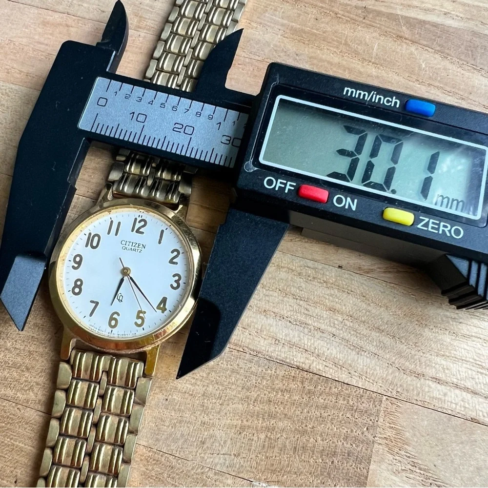 Vintage Citizen Quartz round gold tone dress watch NEW BATTERY